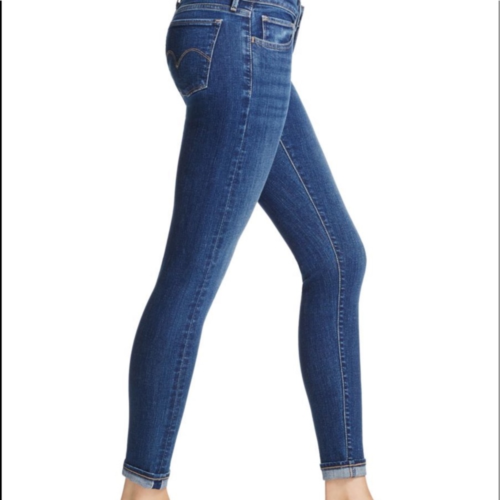 Levi Super Skinny Jeans size 24